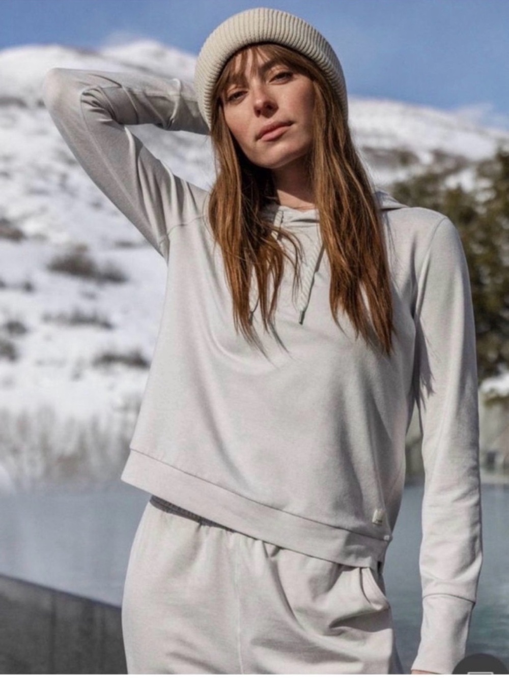 Vuori Essential Hoodie
